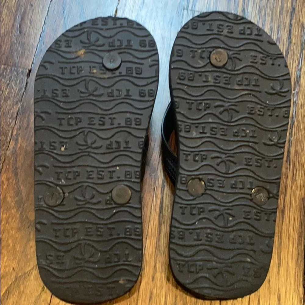 Old navy flip flops great condition